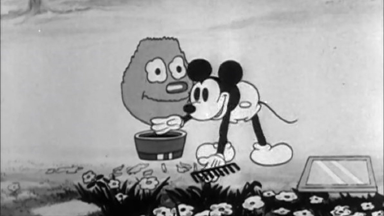 Micky mäht den Rasen