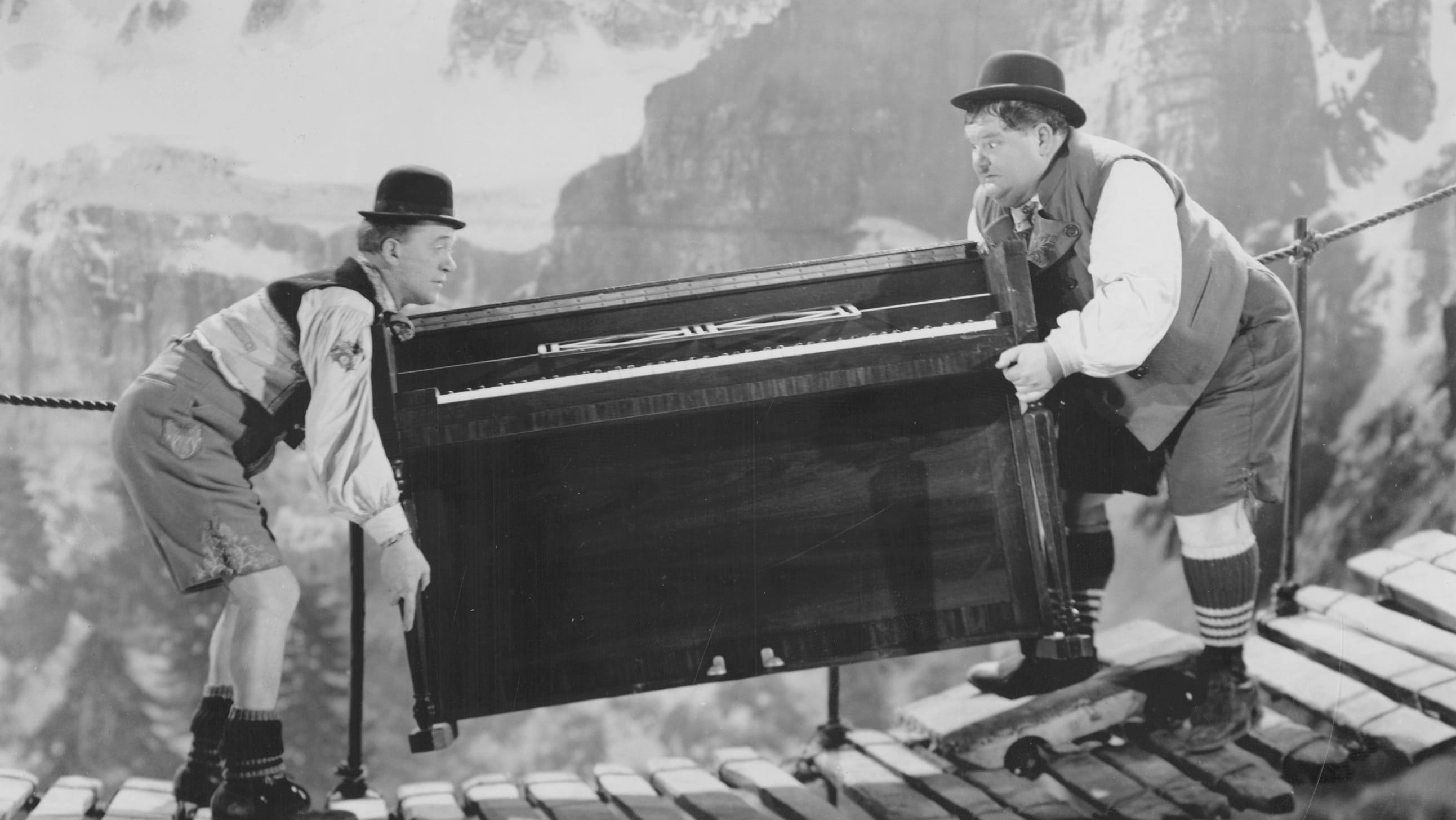 Dick und Doof als Salontiroler