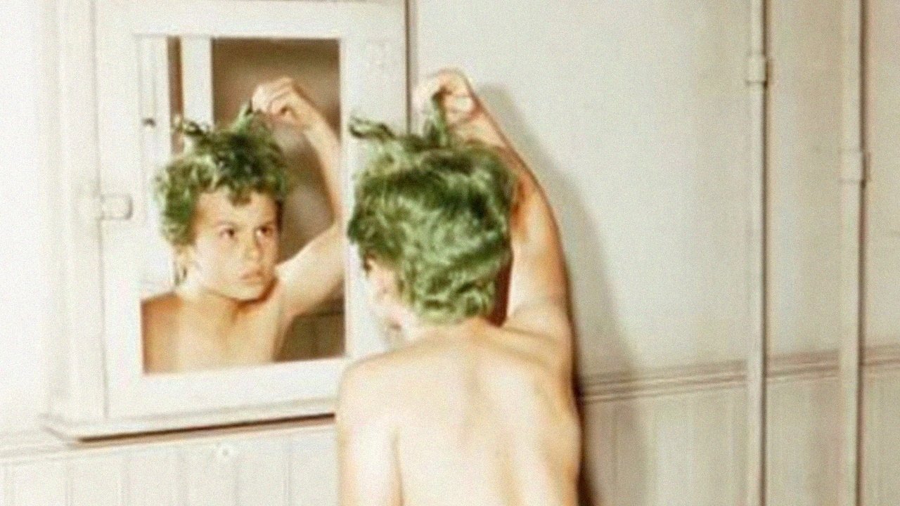 Der Junge mit den grünen Haaren
