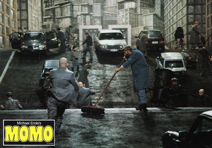 Momo (1986)